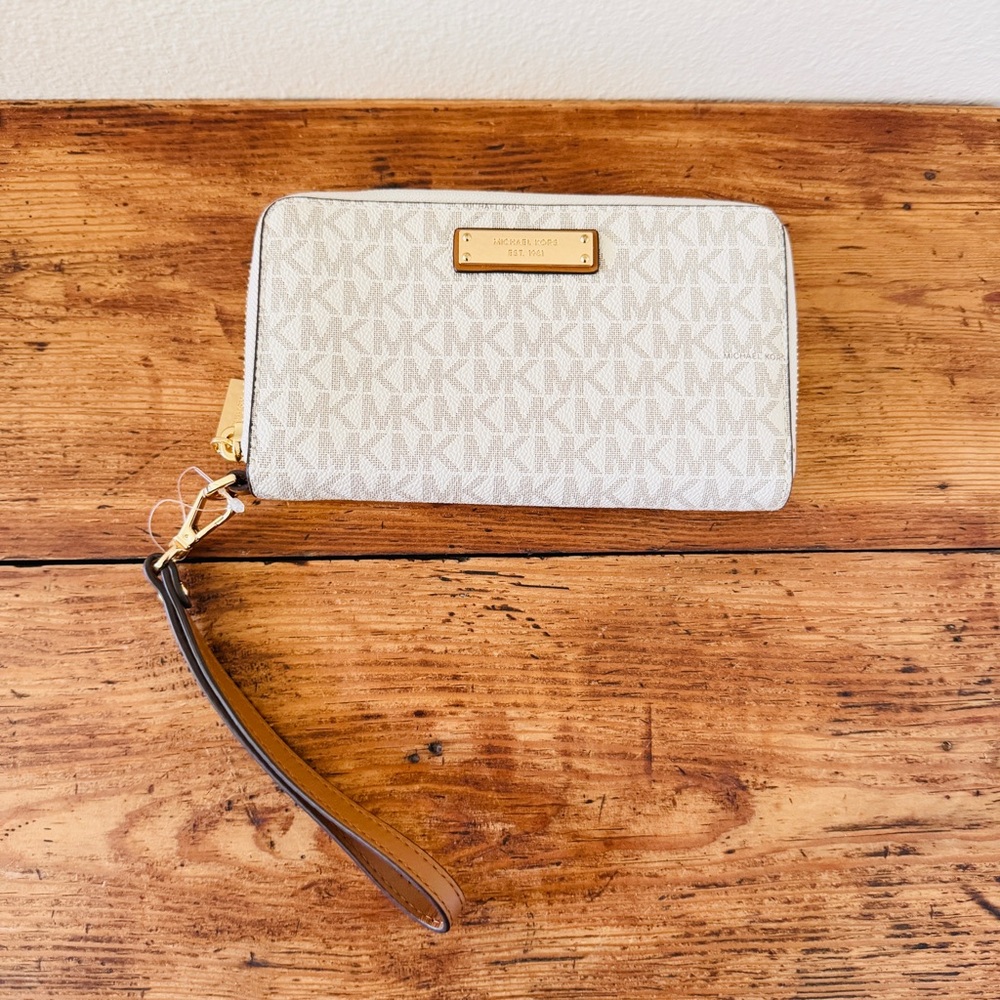 NWT Michael Kors Large Flat Vanilla Logo Wallet Phone Case